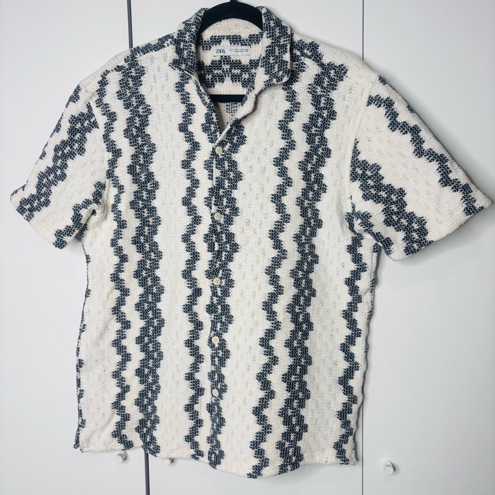 Zara Men's Casual Shirt with Black and White Zigzag Pattern